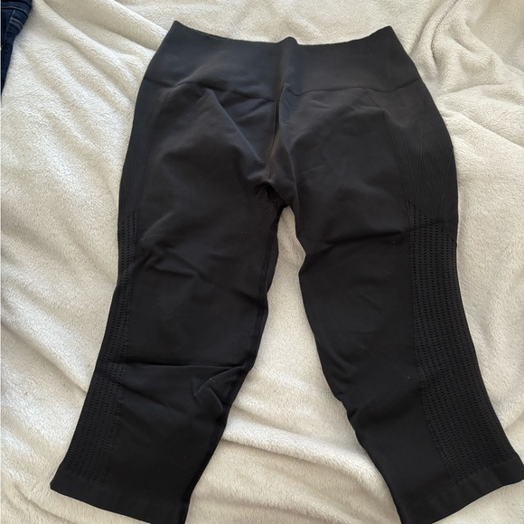 Lululemon black cropped leggings (vintage), size 8 - Picture 1 of 3